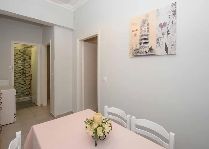 Lollas Acharavi Corfu * アカラヴィ