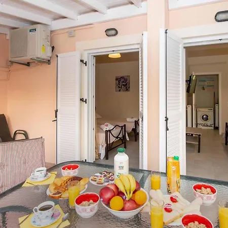 Lollas Acharavi Corfu בית נופש *