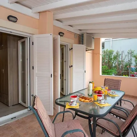 Lollas Acharavi Corfu בית נופש *