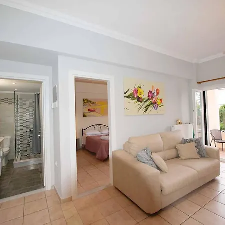 בית נופש Lollas Acharavi Corfu *