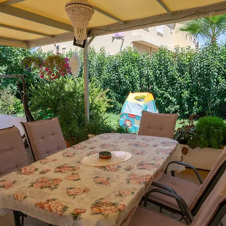 Lollas Acharavi Corfu בית נופש *