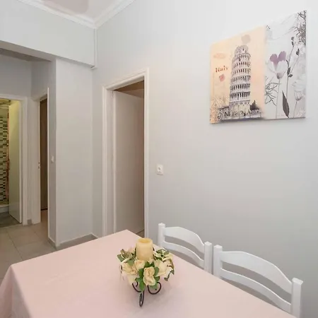 Lollas Acharavi Corfu * Acharavi (Corfu)