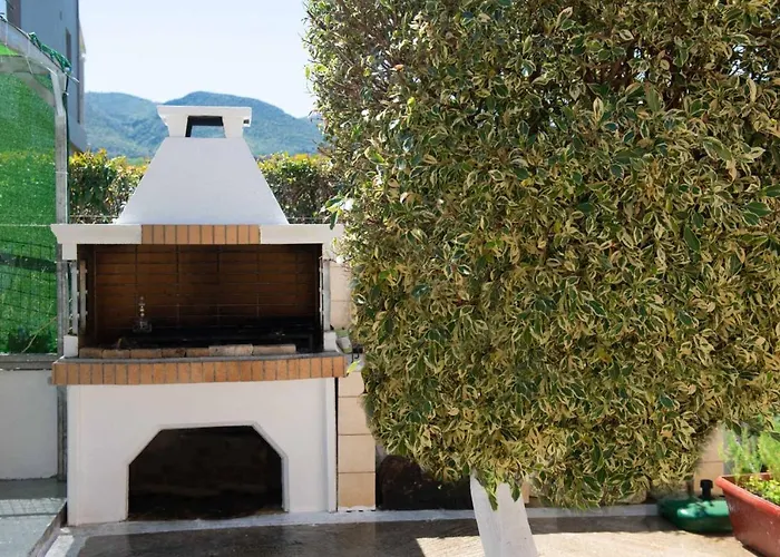 Lollas Acharavi Corfu * 아카라비