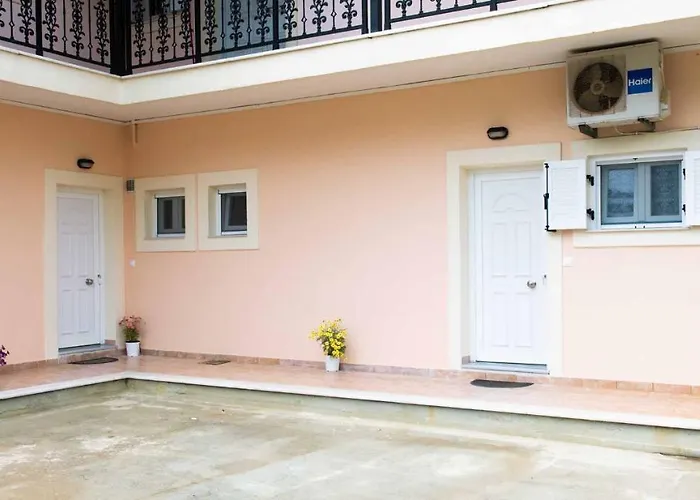 Lollas Acharavi Corfu * 아카라비